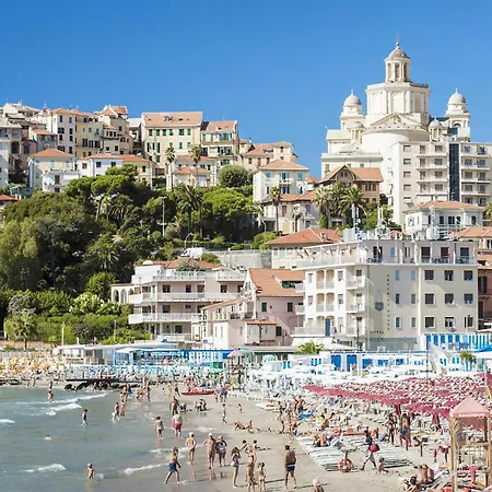 Apartamento 3 Bedroom Awesome In Imperia