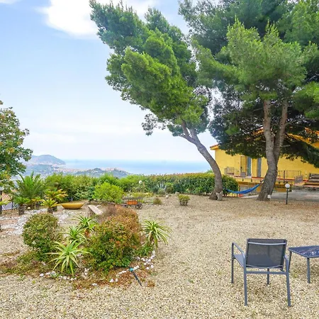 Apartamento 3 Bedroom Awesome In *