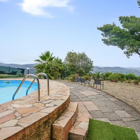 3 Bedroom Awesome In Apartamento Imperia