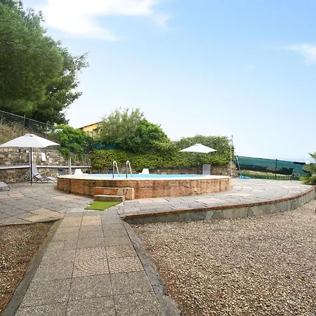 Apartamento 3 Bedroom Awesome In *